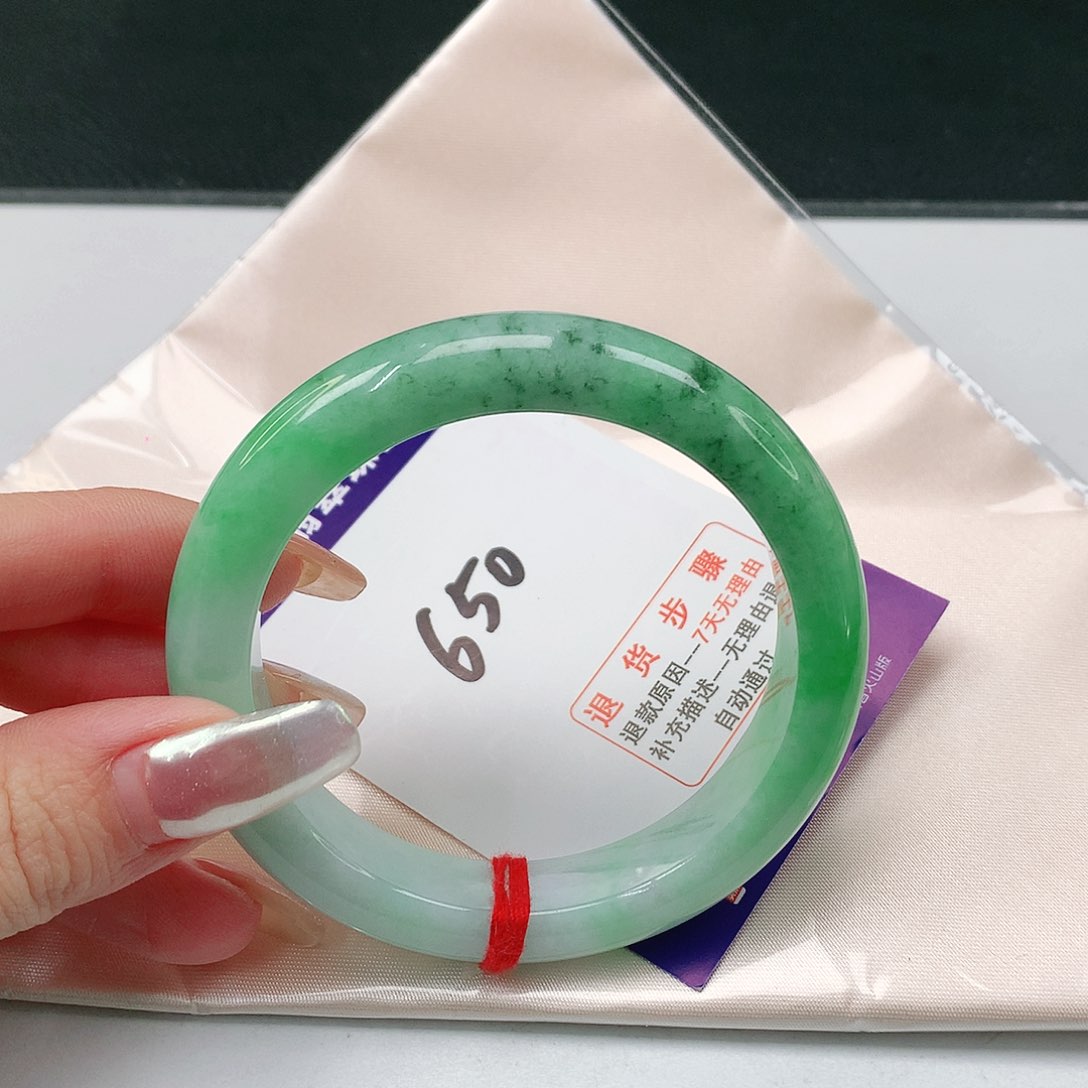 翡翠手镯未镶嵌翡翠手镯