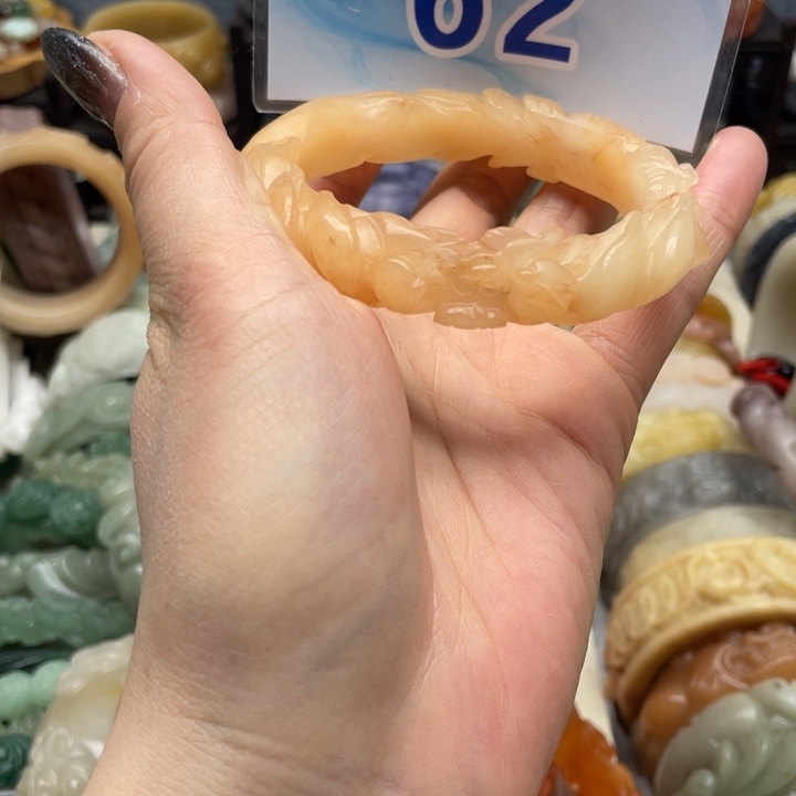 石英岩玉未镶嵌手镯