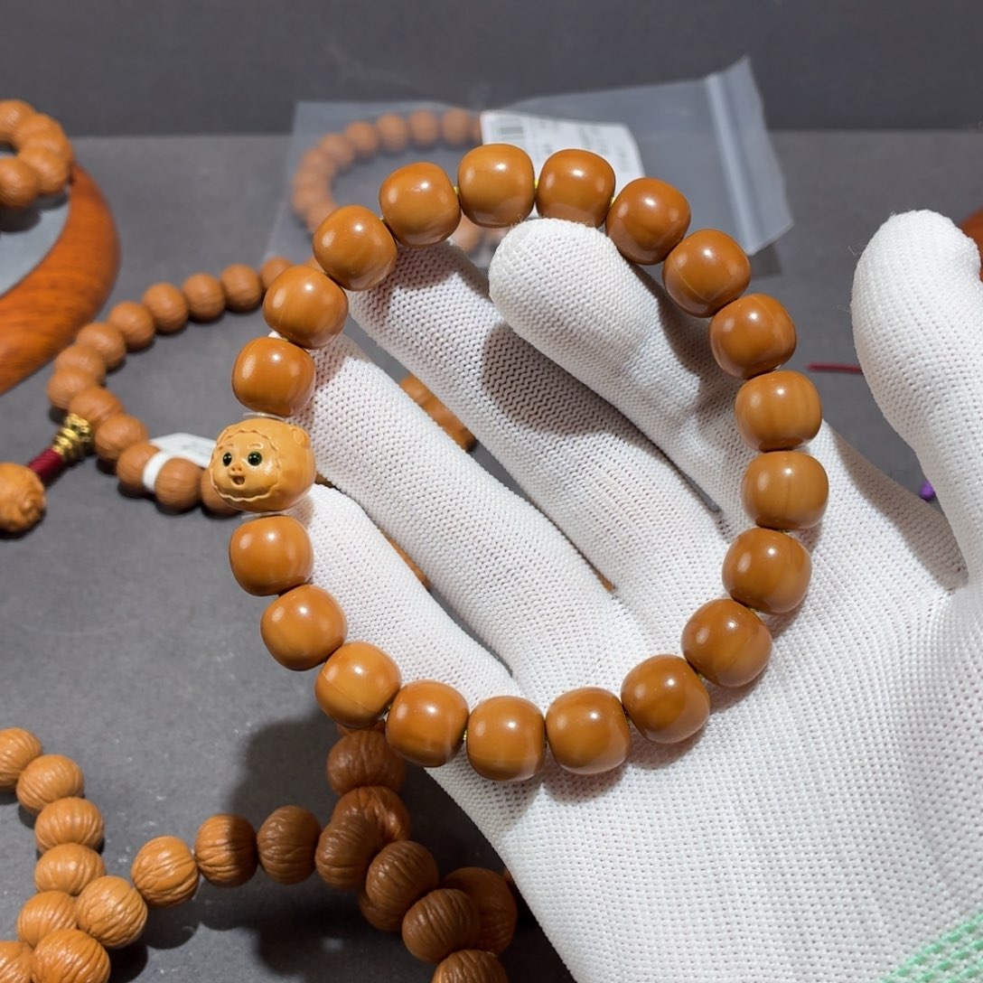 桃核吊坠龙岩老型配小萌猪