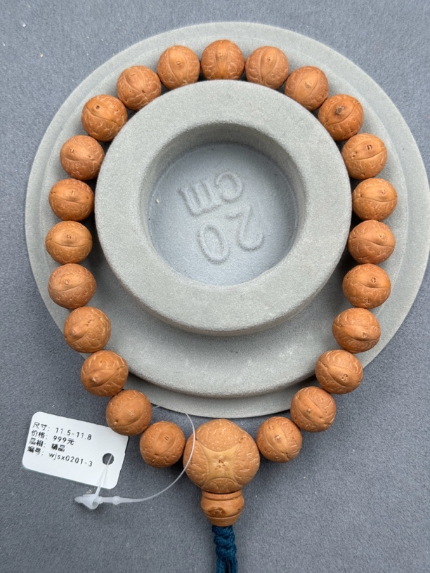 11.5mm凤眼菩提实心籽手串手持，红皮凸眼