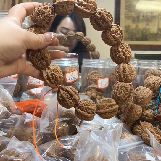 文玩核桃吊坠野牛手持