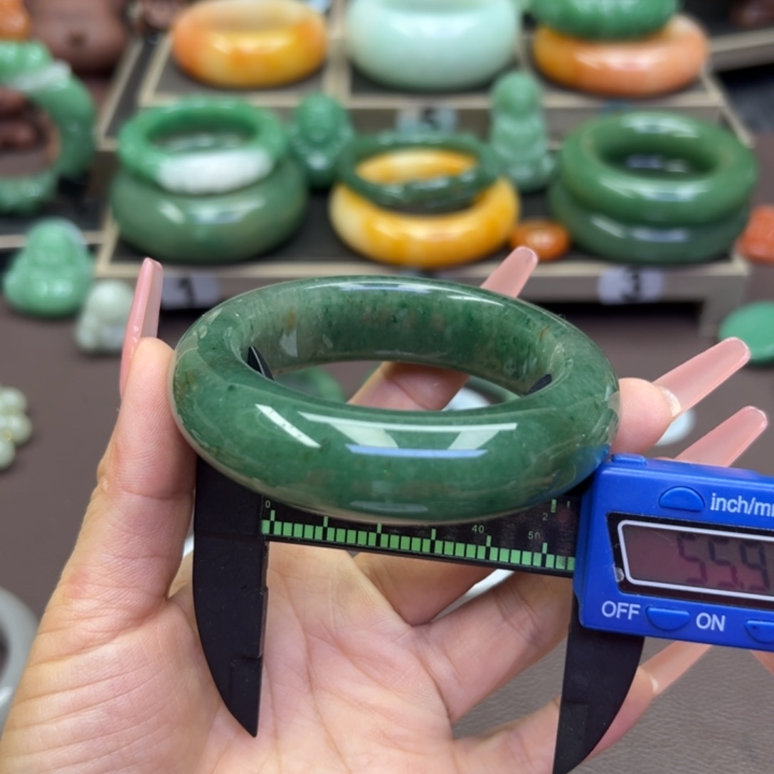 未镶嵌手镯石英岩玉