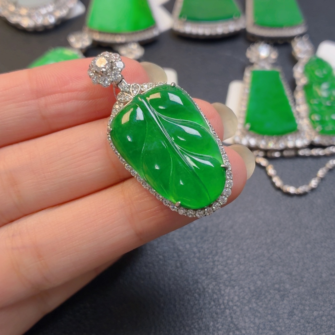 C****翡翠银S925镶嵌颈饰买断