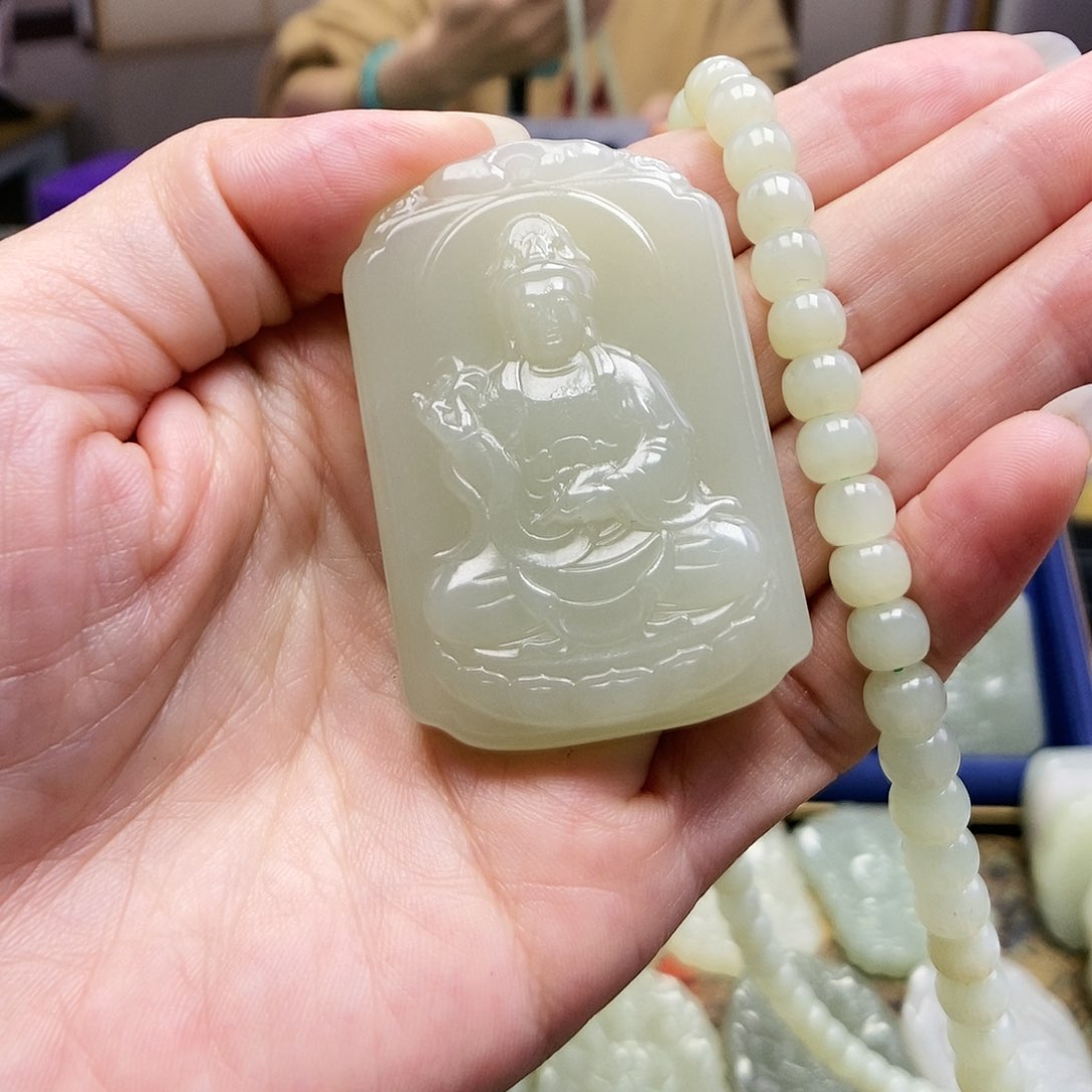 和田玉颈饰未镶嵌餐**哥