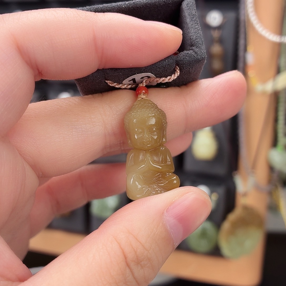 和田玉未镶嵌颈饰宝宝佛