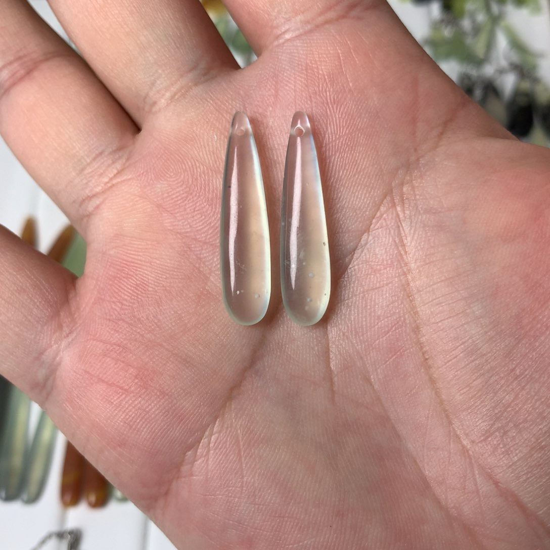 蛇纹石玉耳环未镶嵌