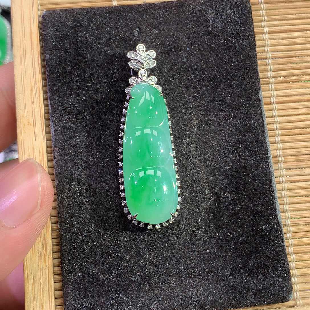 翡翠18K金镶嵌吊坠(赠链)