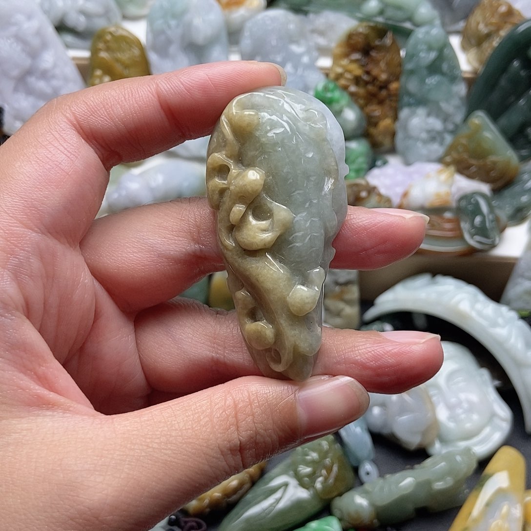 翡翠未镶嵌颈饰翡翠