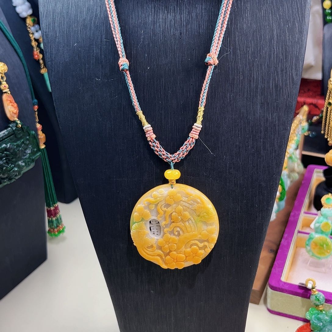 【闪购商品】翡翠吊坠(赠链)未镶嵌翡翠