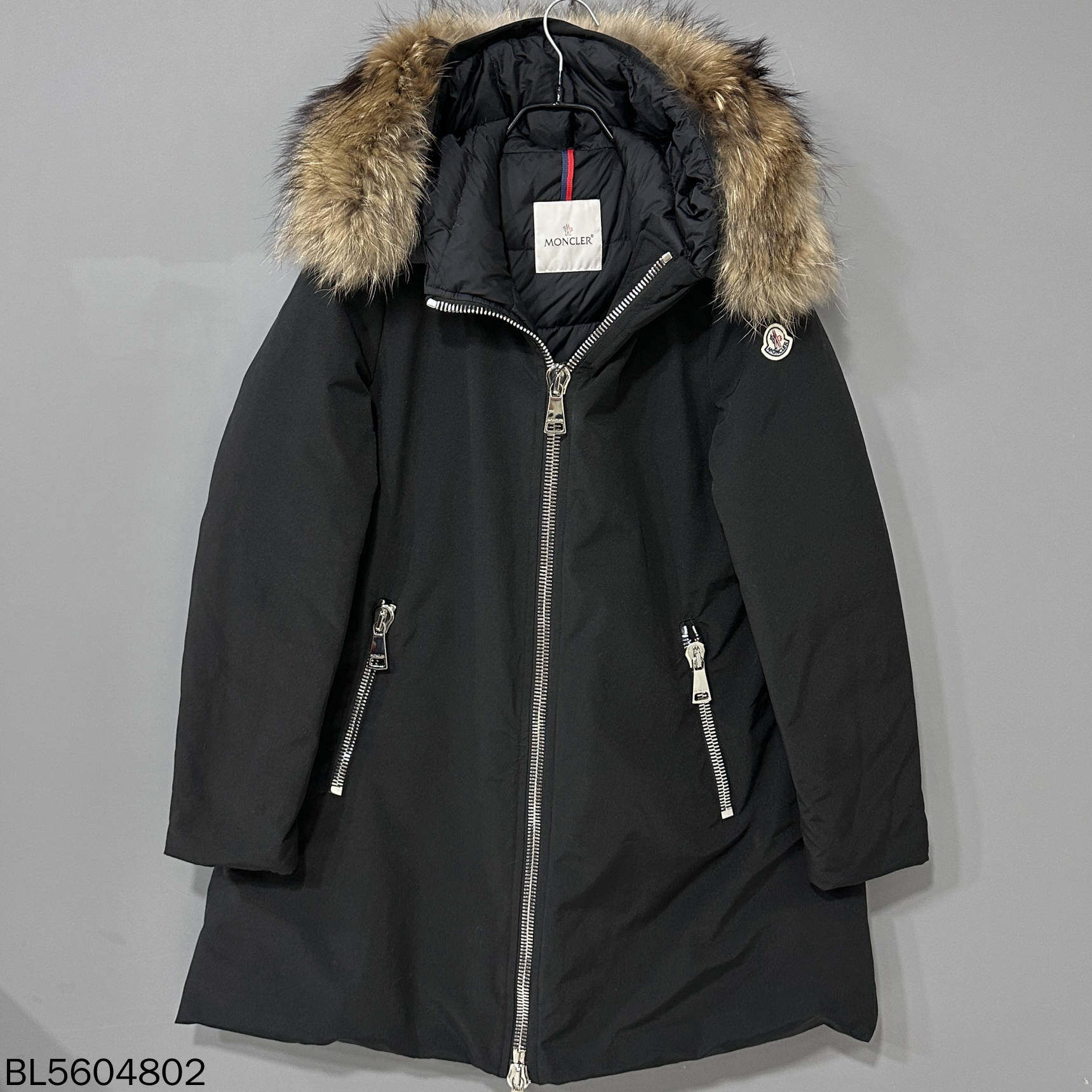 99新 MONCLER 黑色中长款狐毛领羽绒服/3码/04802