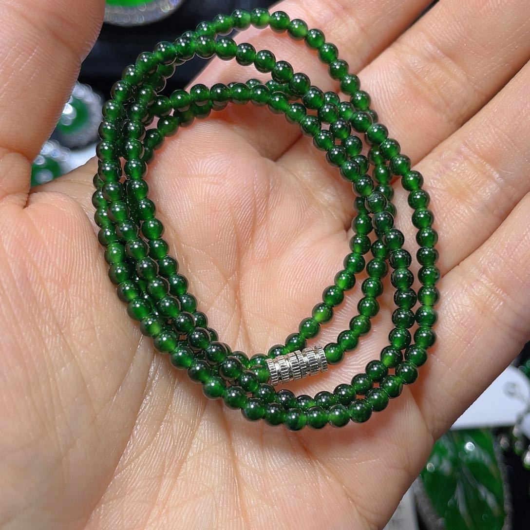 翡翠颈饰未镶嵌翡翠