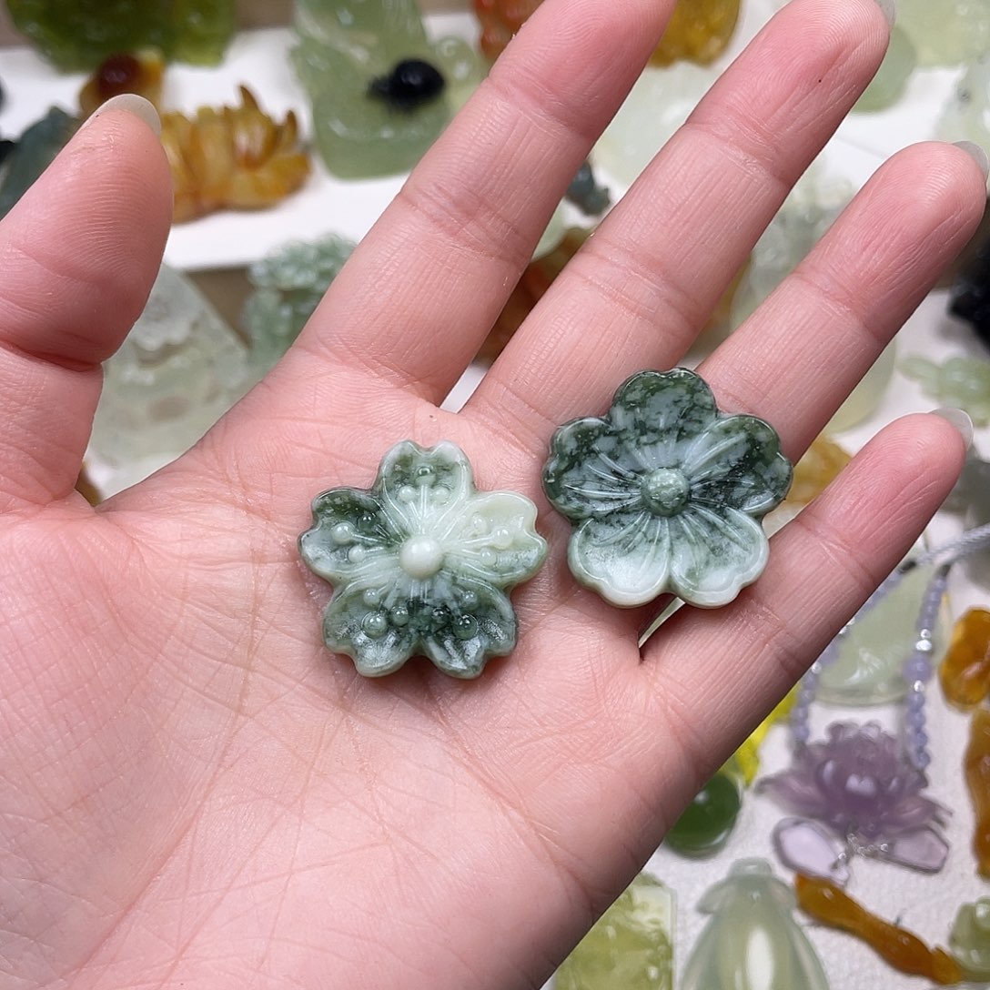 溪***宝蛇纹石玉未镶嵌颈饰