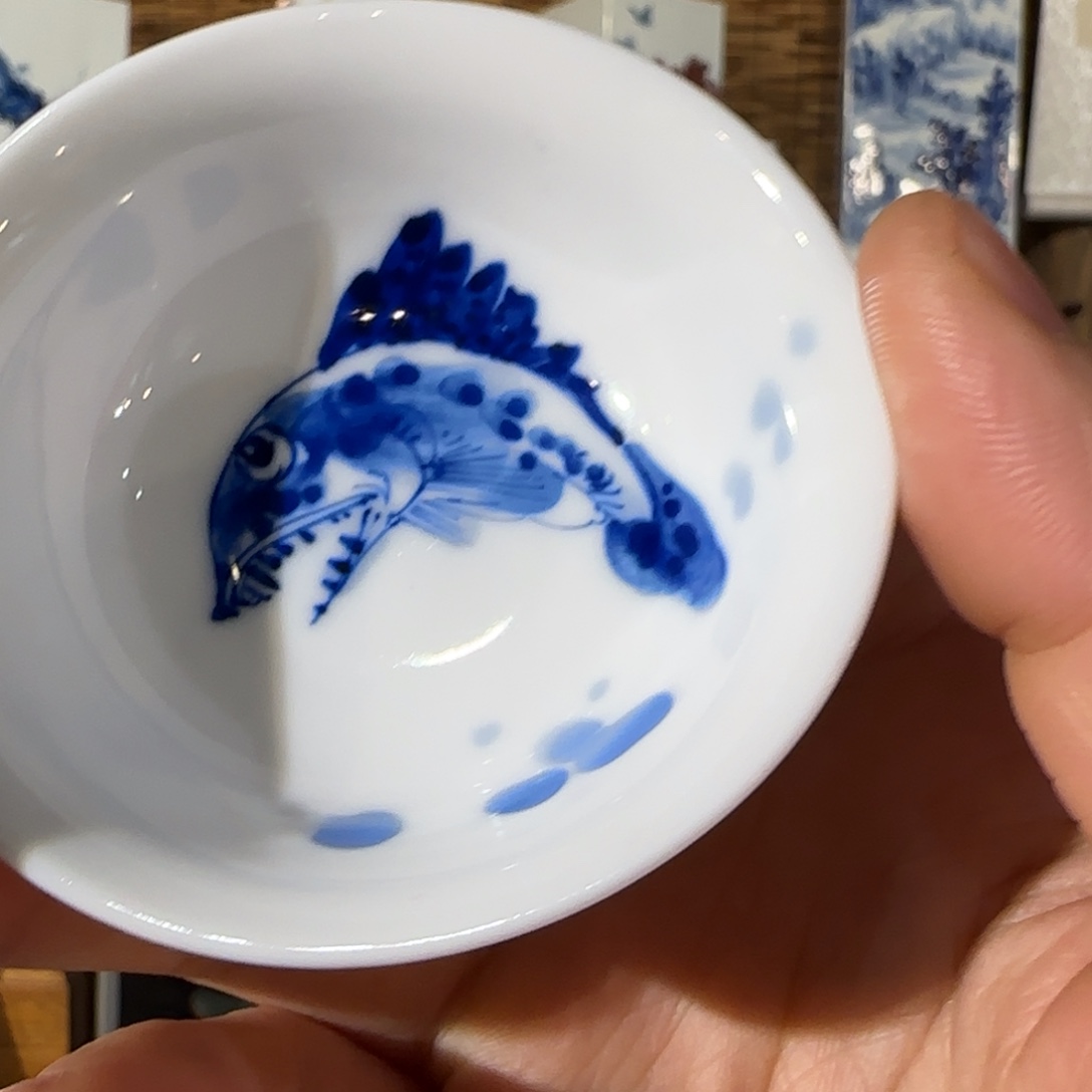 手绘青花贵鱼小客杯