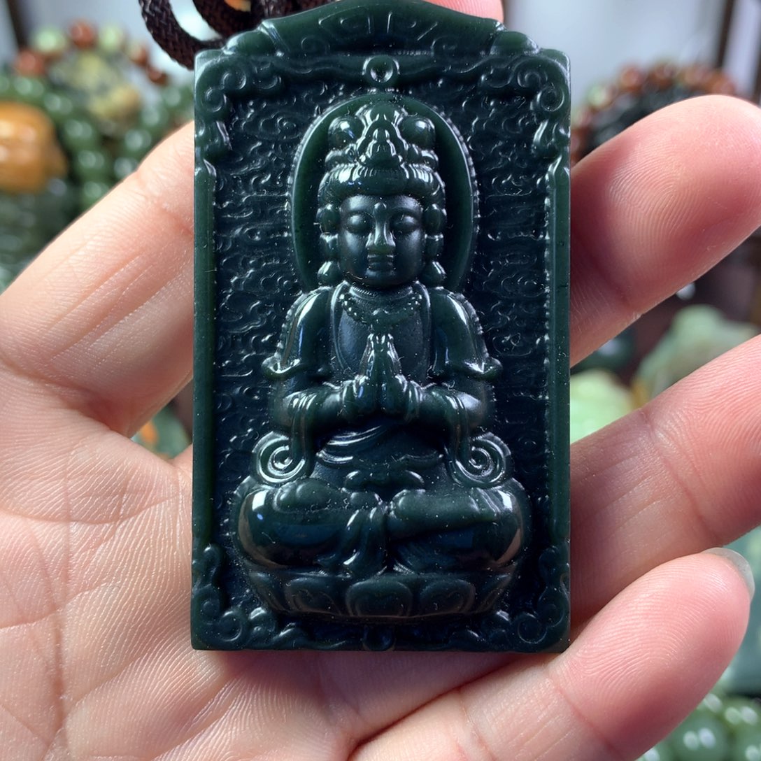 透闪石质玉挂件未镶嵌