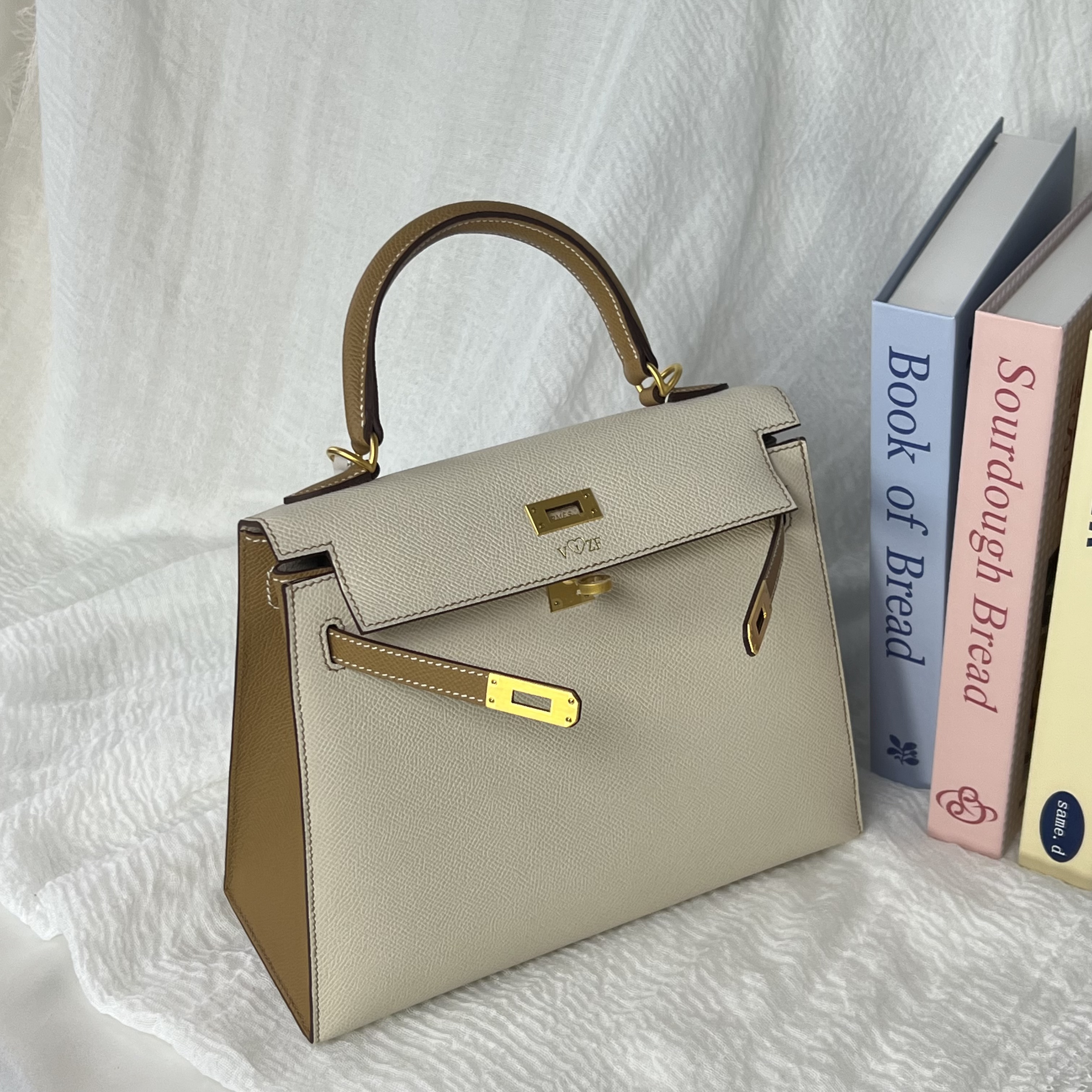 99新 Hermes/爱马仕 E皮Kelly25拼色B刻250528CHZYQ01/手提包