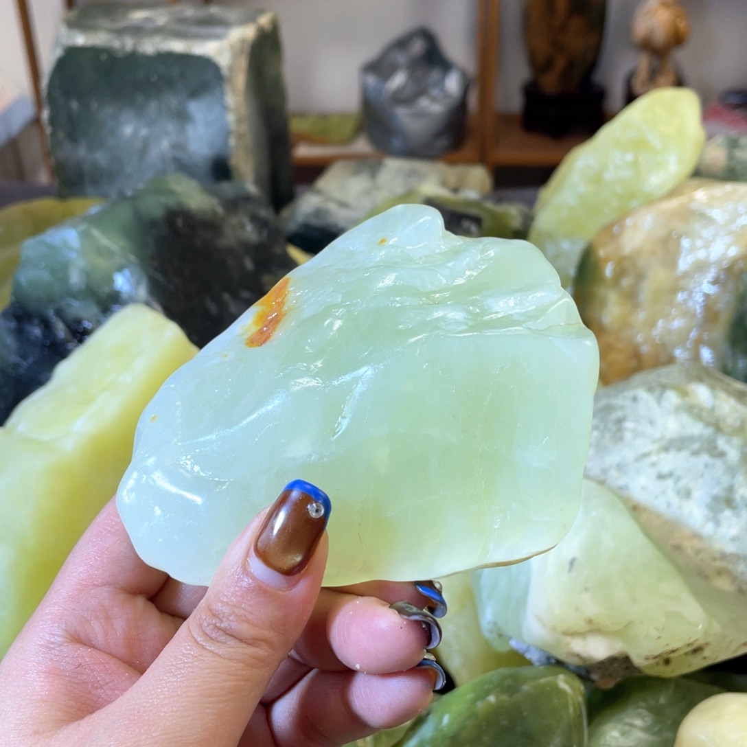 蛇纹石玉未镶嵌中国四大名玉简易