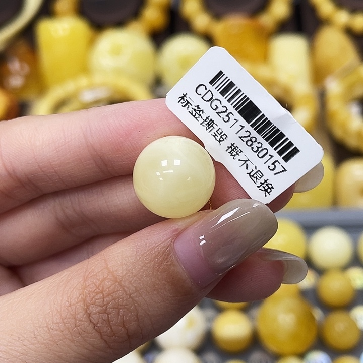 琥珀未镶嵌裸石13.9mm瑕 2-1
