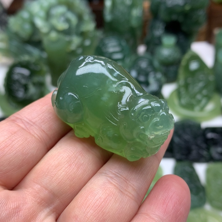 蛇纹石玉颈饰未镶嵌