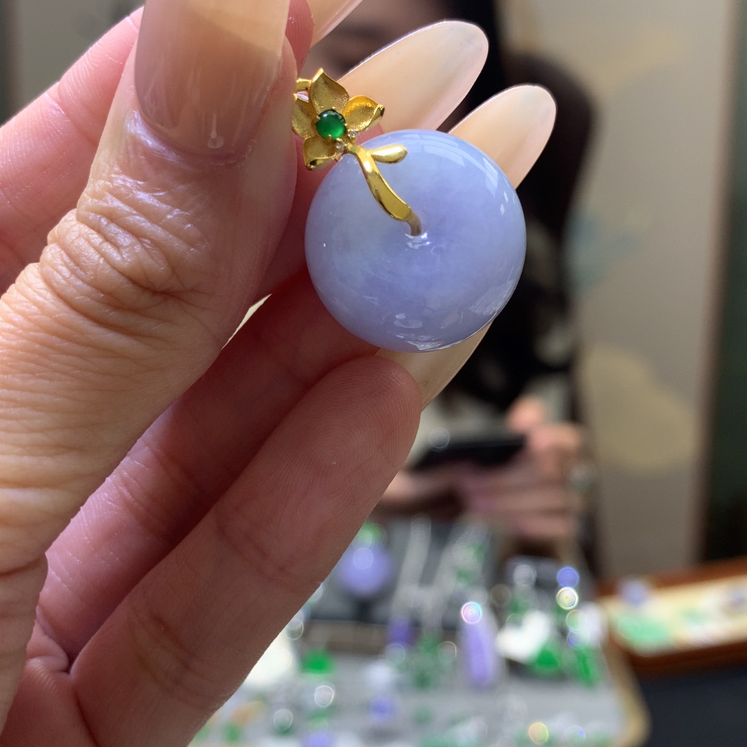 颈饰18K金镶嵌翡翠