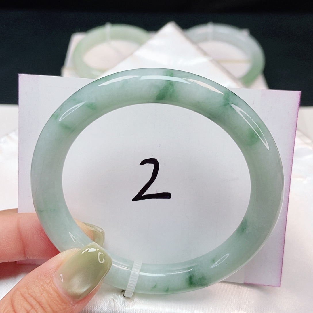 翡翠手镯未镶嵌 圆条55+