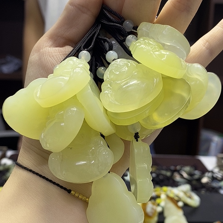 蛇纹石玉未镶嵌颈饰多样性发其一