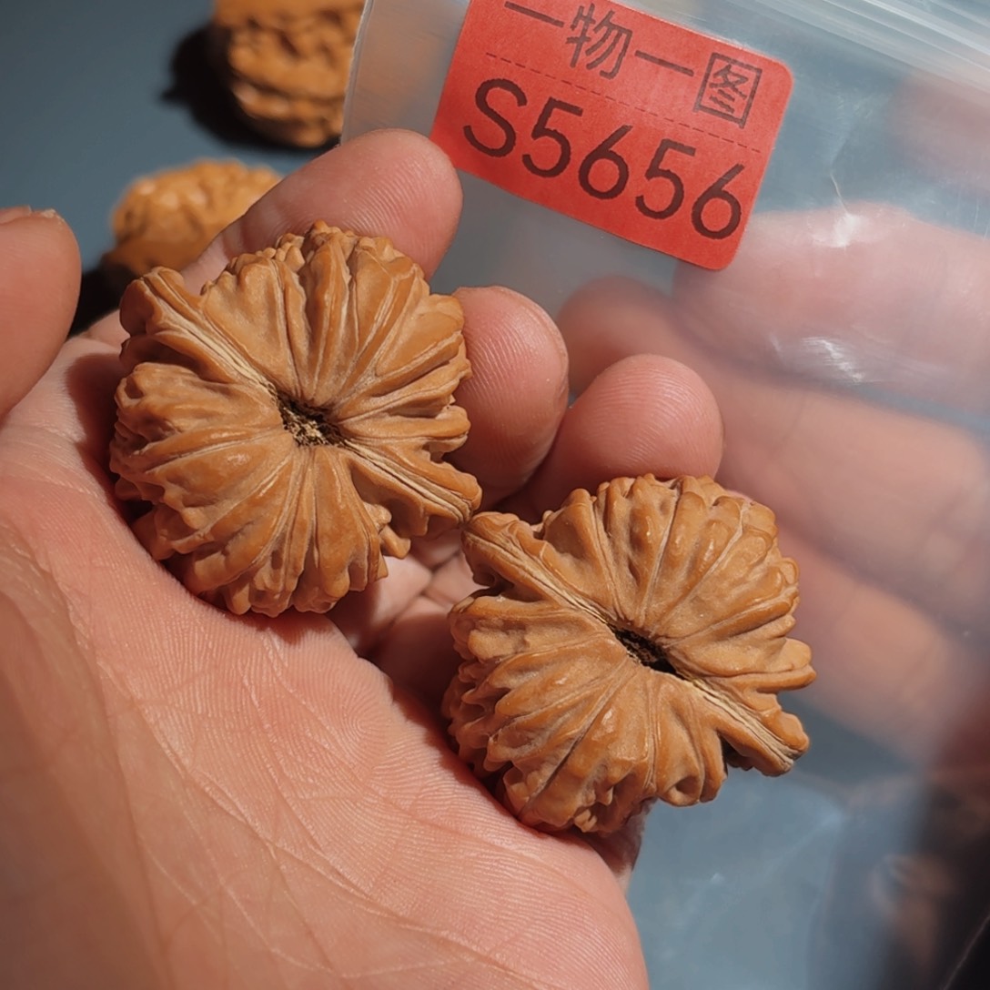 文玩核桃把件汉高楼