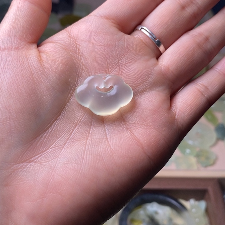 蛇纹石玉颈饰合金