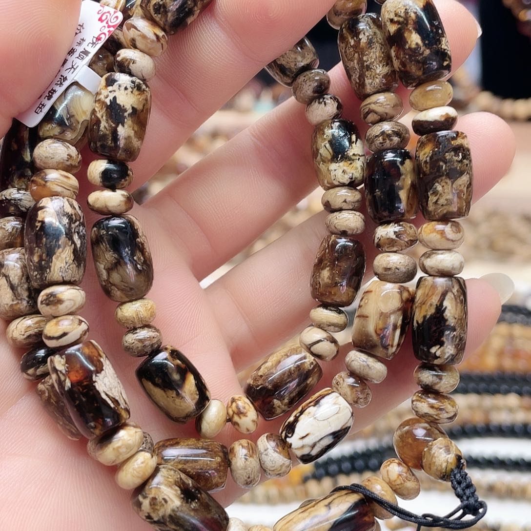 琥珀裸石未镶嵌大