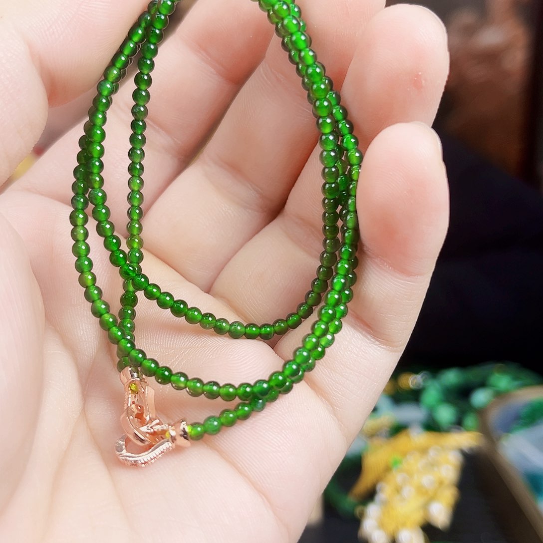 翡翠颈饰未镶嵌项链