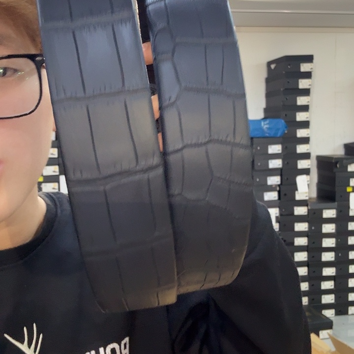 用***9磨砂皮黑色猪肠带115长自动