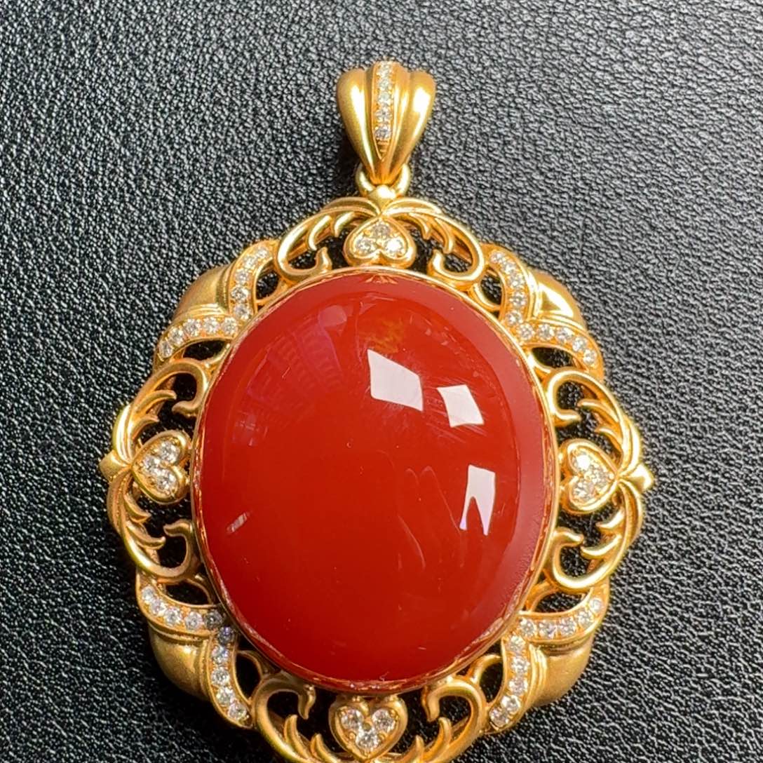 南红玛瑙18K金镶嵌锦红蛋面大吊坠
