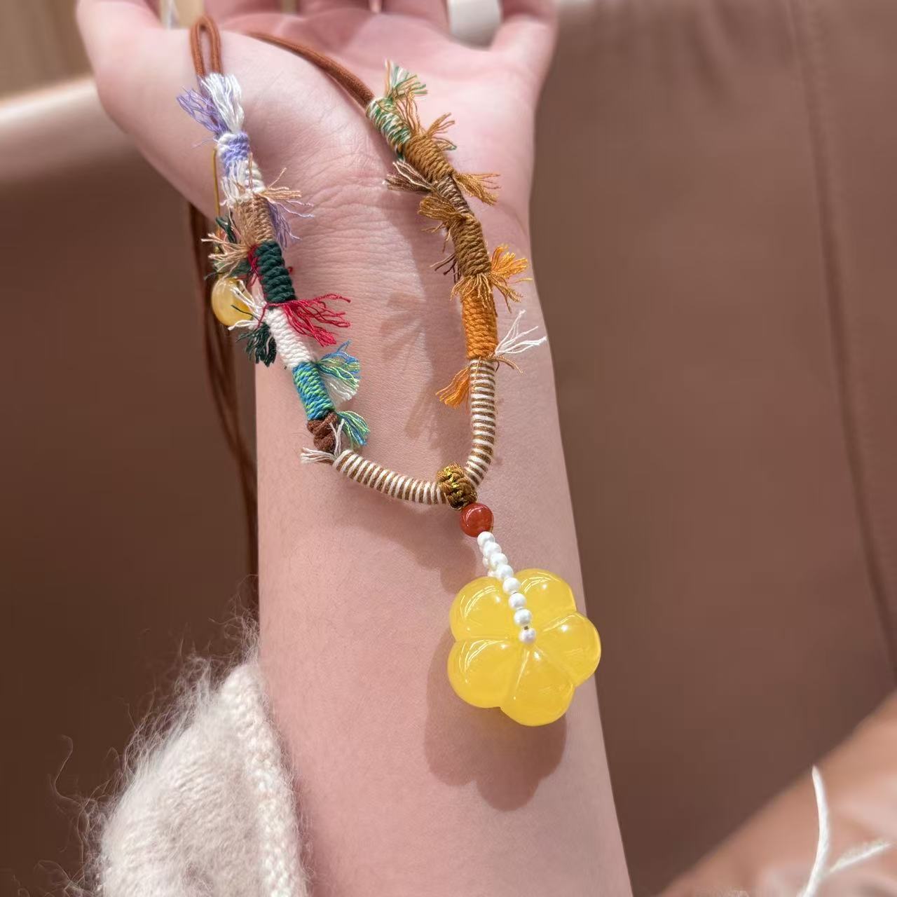 晶挖挖天然俄料白花蜜蜜蜡小花（越花越有）手工原创吊坠（8566）