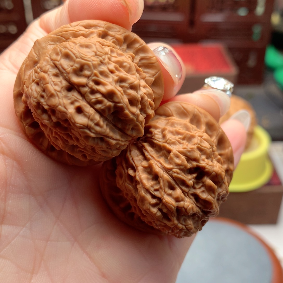 文玩核桃吊坠依*血麒麟。 6号