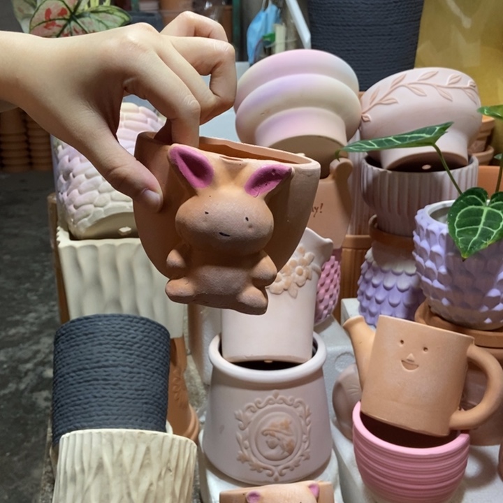 11×8彩绘小兔子盆 粗陶1个