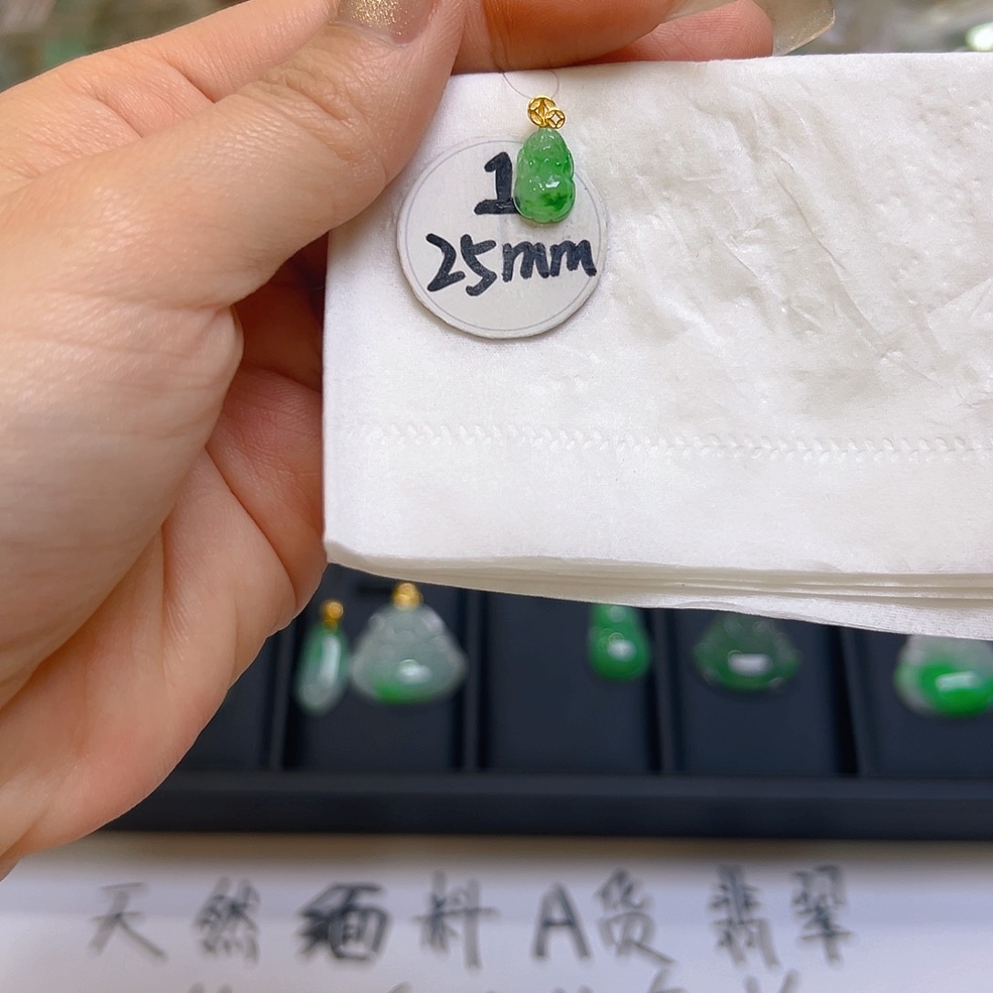 翡翠颈饰18K金镶嵌翡翠