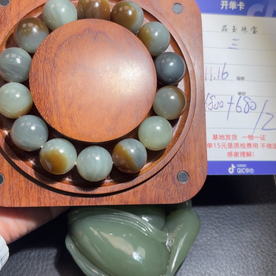 颈饰未镶嵌和田玉三****父