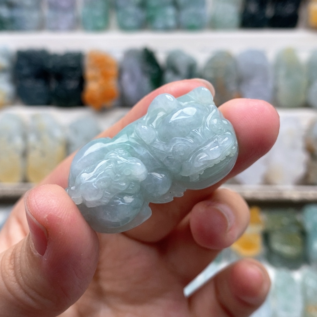 翡翠吊坠(赠链)未镶嵌