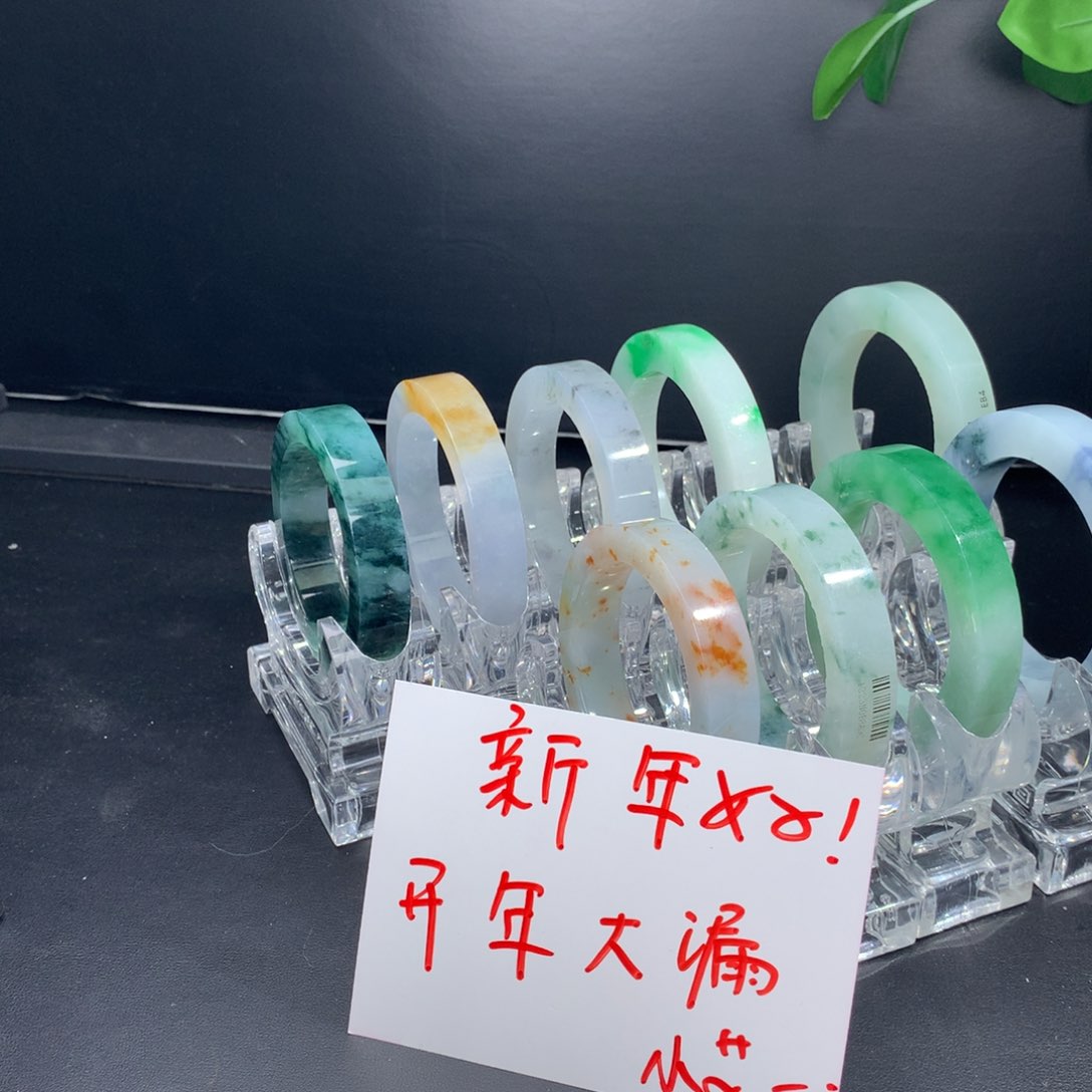 定制翡翠手镯未镶嵌知**好