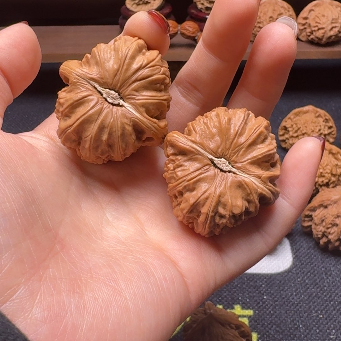 文玩核桃吊坠38.5球白