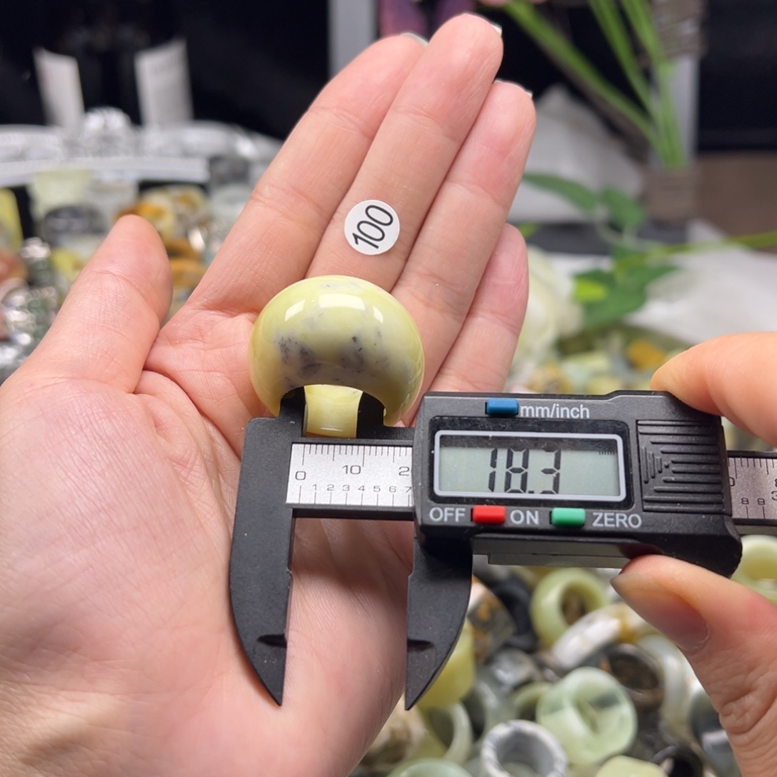 蛇纹石玉未镶嵌戒指
