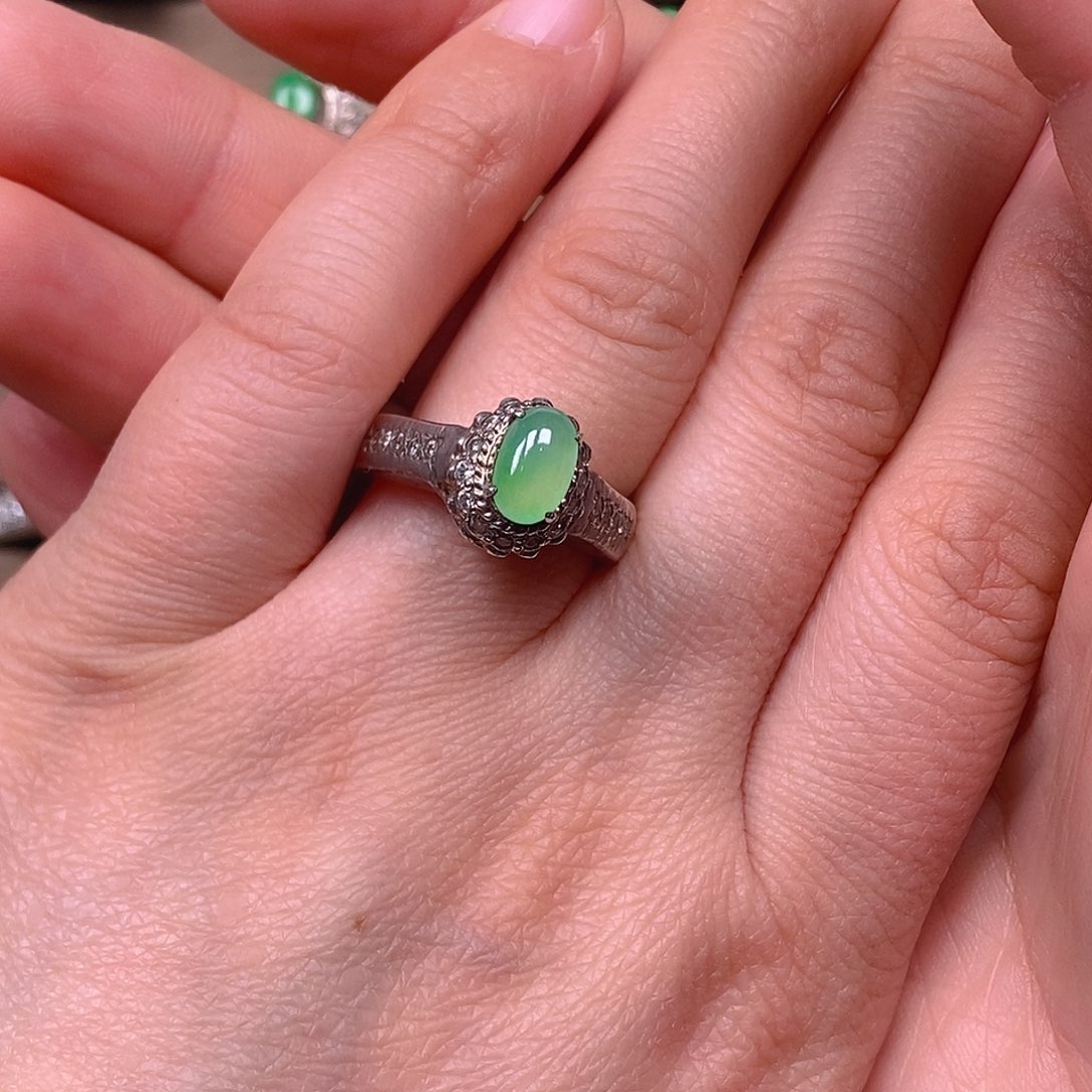 翡翠耳饰未镶嵌翡翠蛋面