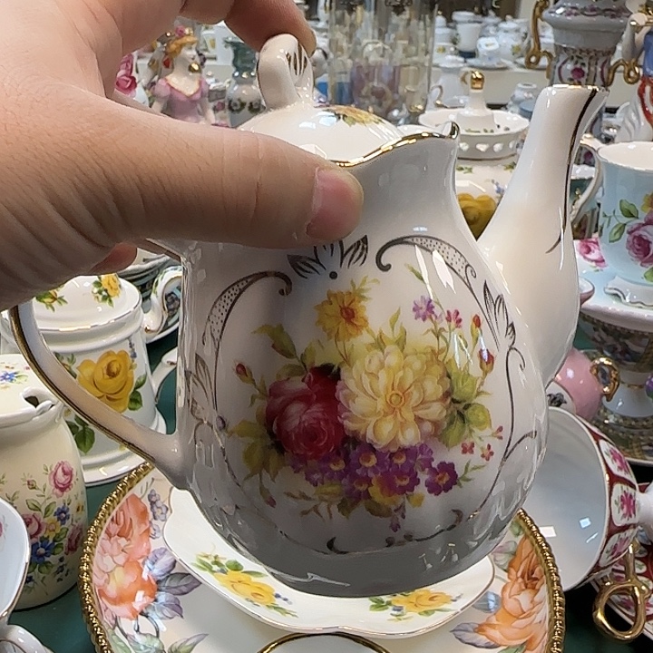 鹿与海陶瓷有限公司