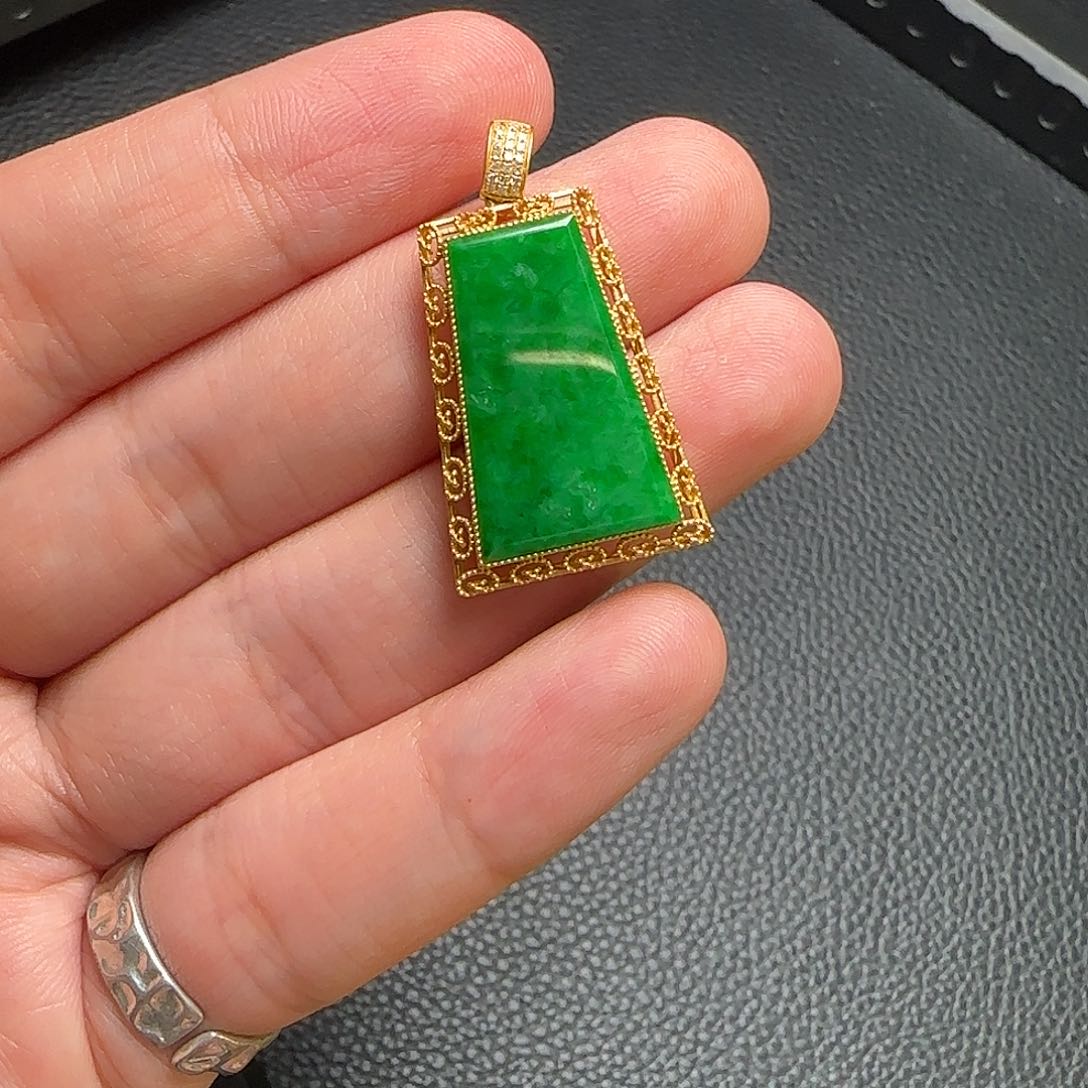 翡翠颈饰18K金镶嵌翡翠
