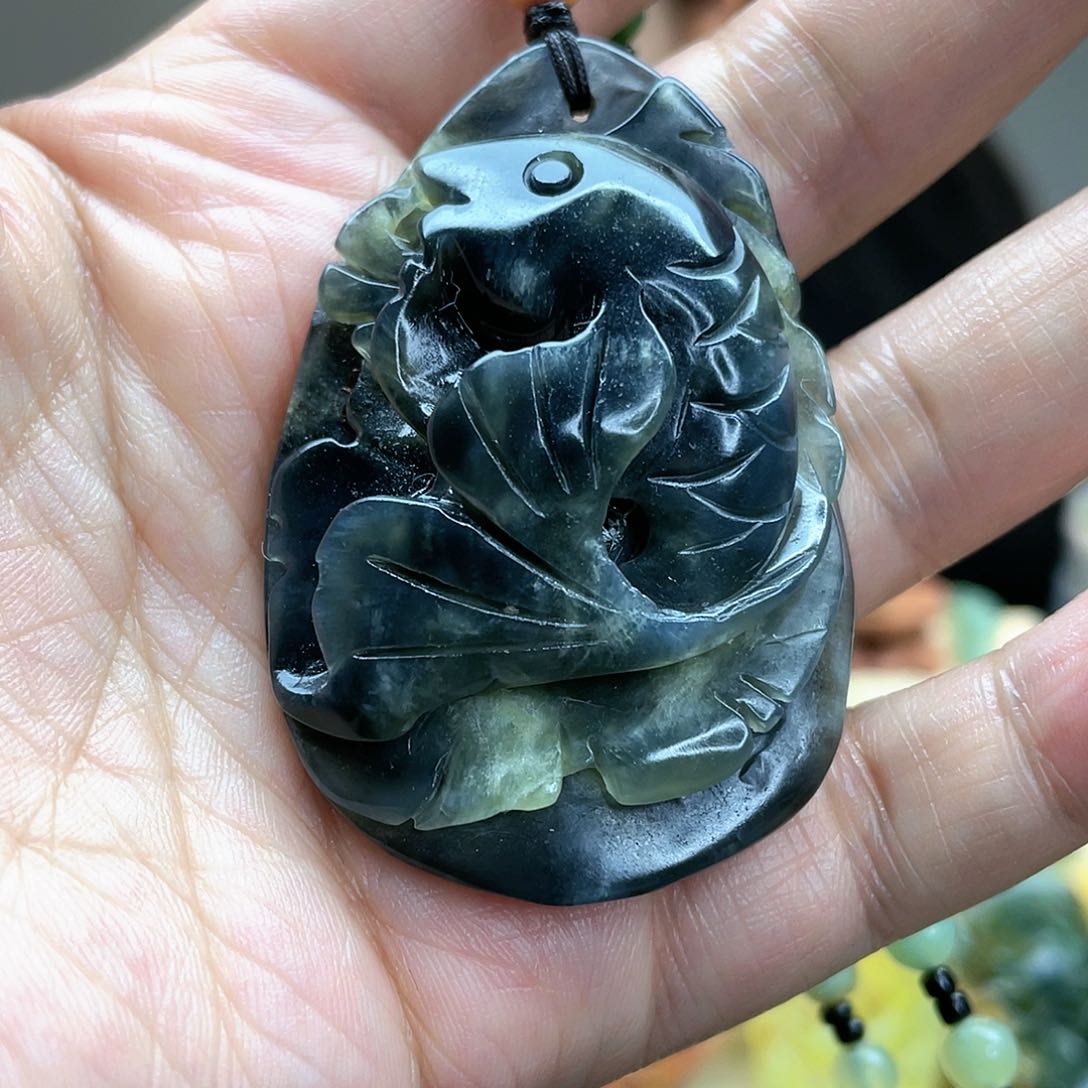 蛇纹石玉颈饰未镶嵌