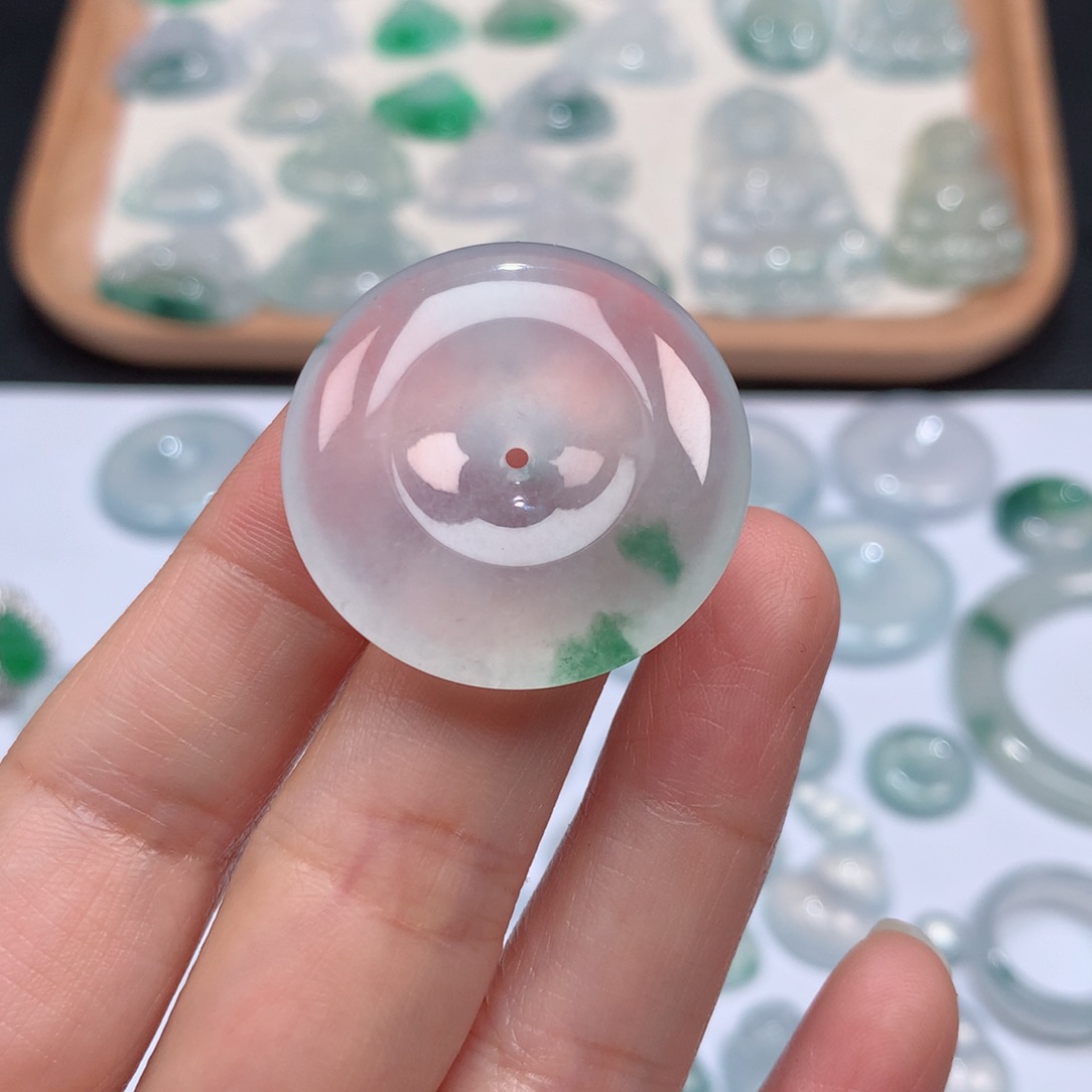 翡翠颈饰未镶嵌高冰飘花平安扣