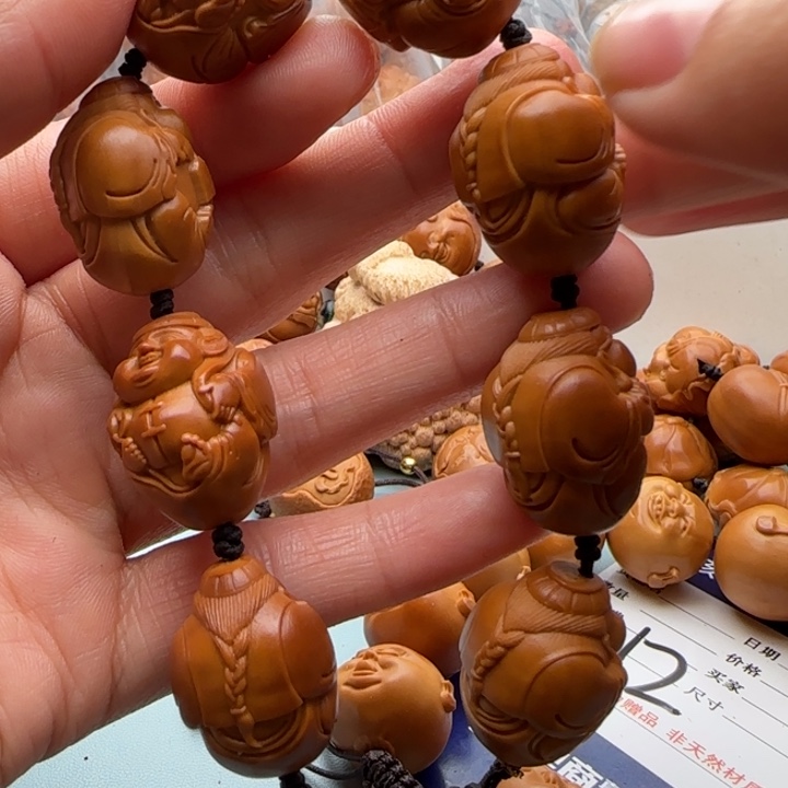 橄榄核手串雕刻工艺