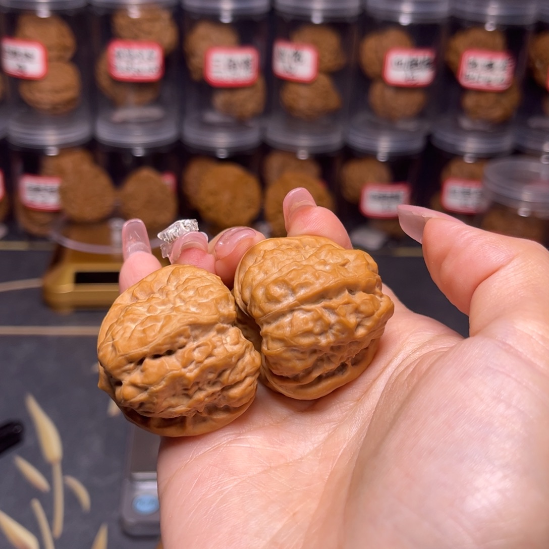 江***文玩核桃吊坠蛤蟆头