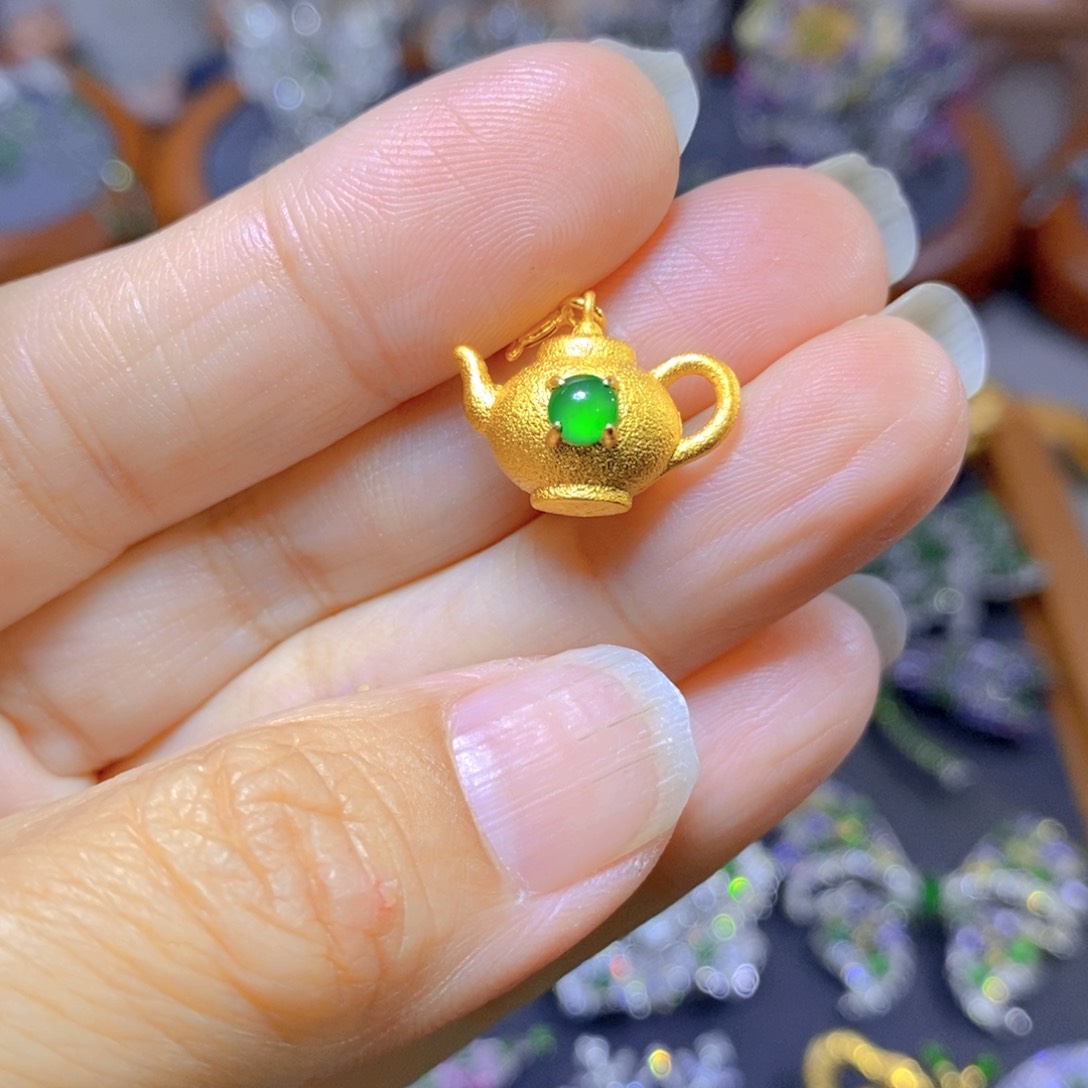 翡翠颈饰银S925镶嵌天然翡翠