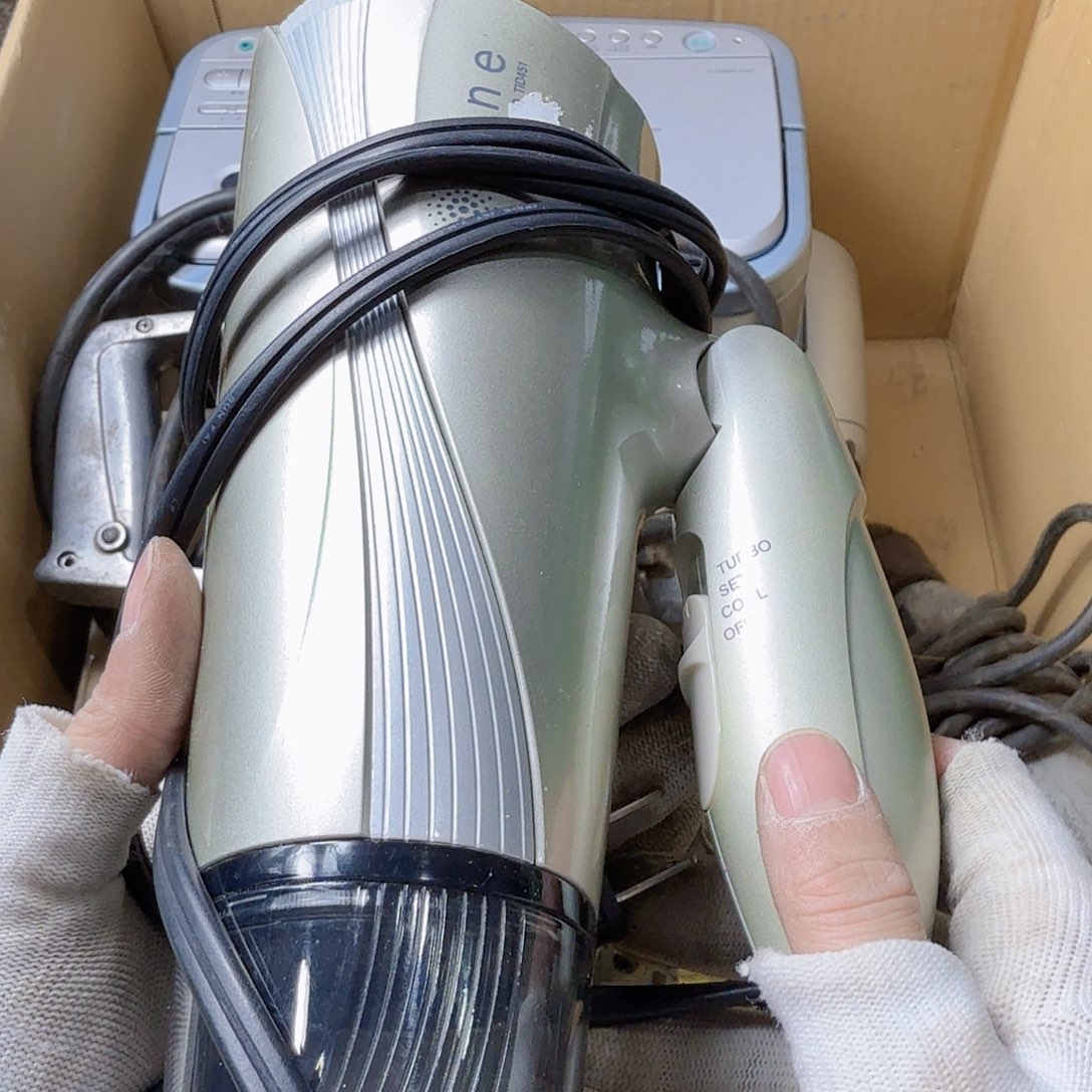 庆*?中古商品，瑕疵品，不保好坏。132