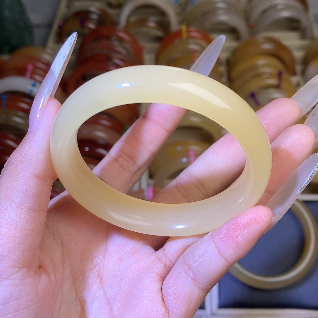 石英质玉未镶嵌手镯